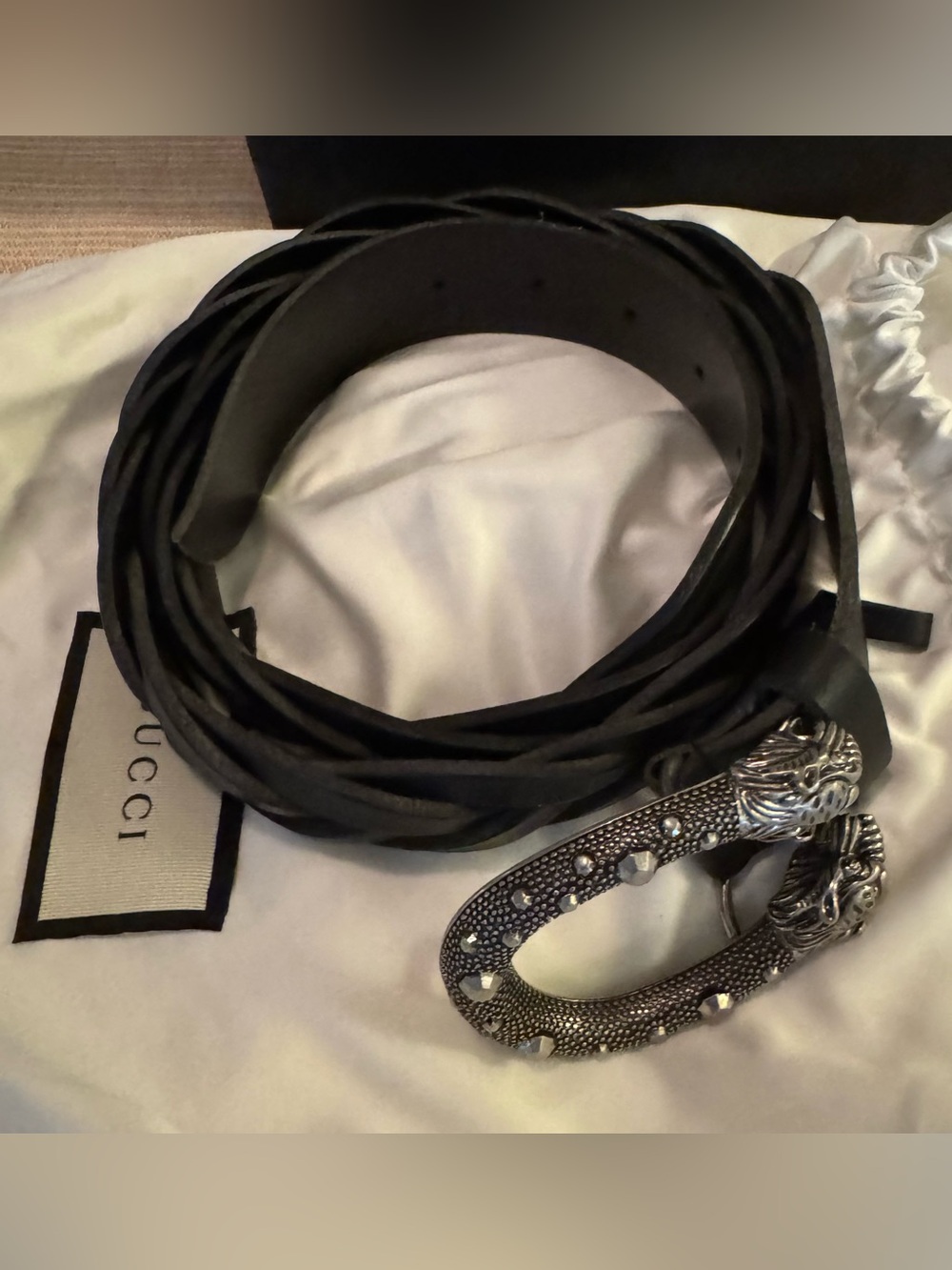 Men Gucci Black Leather Wrap Belt with Decorative Silver-Tone Lion Buckle - Picture 2 of 11